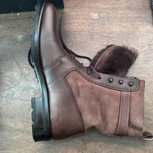 Hugo boss snow boot with real shearing lamb fur,brand new.
